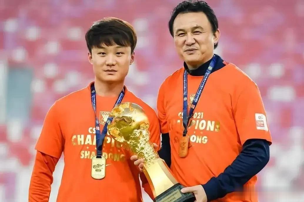 罪大恶极！曝郝伟在2021年买了两个冠军！

名为“武汉三镇蓝血军团”球迷群内发(3)