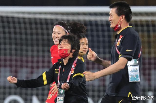 0-2！世界第4爆大冷，惨遭对手挑空门羞辱，中国女足小组出线利好(11)