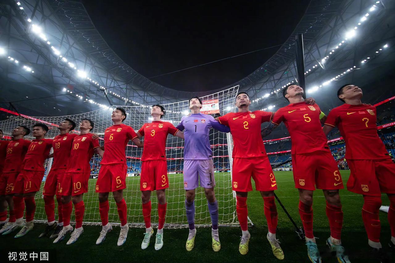 尴尬！中国足协硬气拒绝美国男足热身赛邀请，原因荒唐无语，球迷大实话一针见血。

(3)