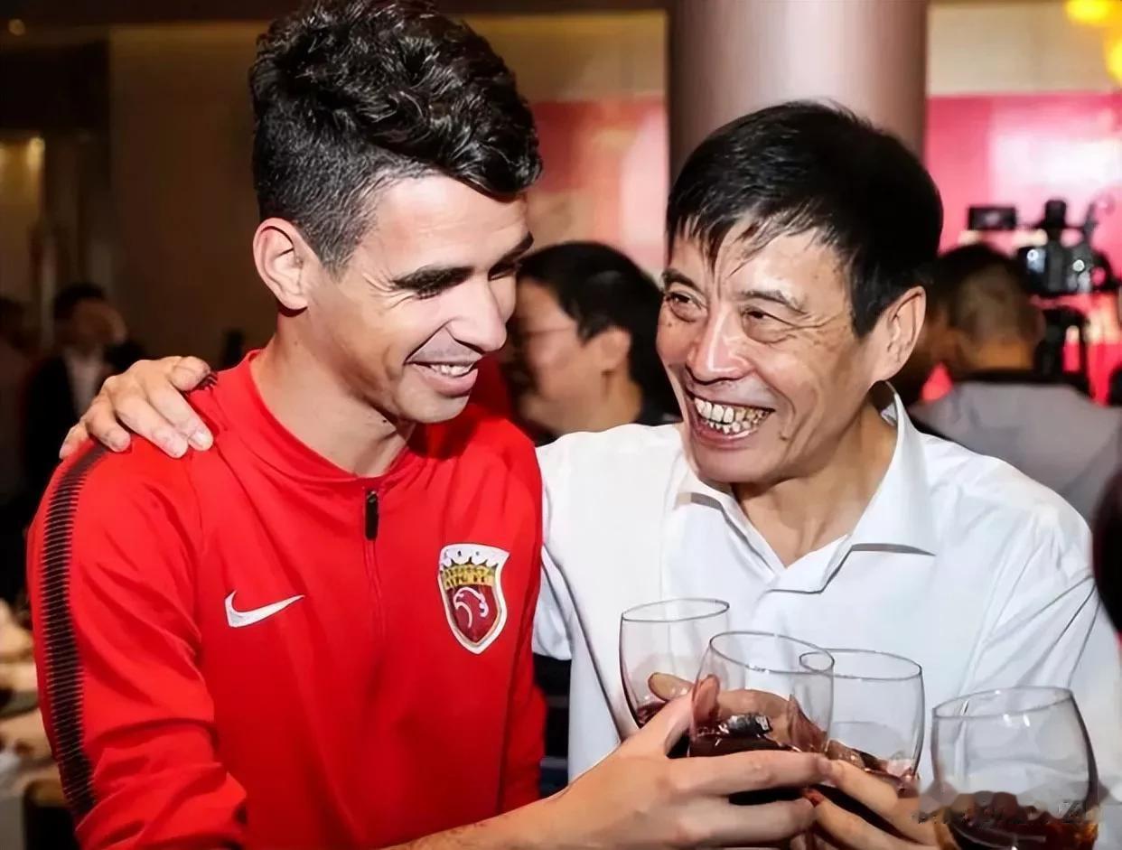 赶超奥斯卡，山东泰山队外援费莱尼成为俱乐部真正的老板。
  上海海港球星奥斯卡常(3)