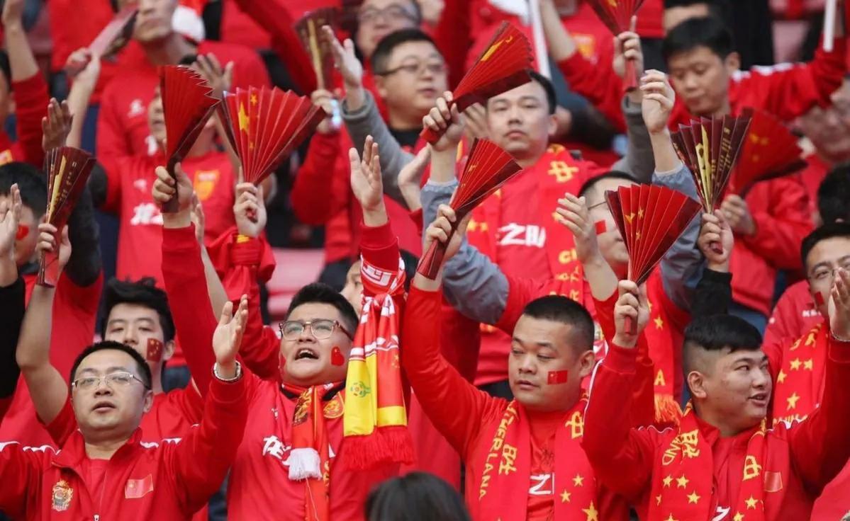 这次国足的热身赛确实引起了媒体和球迷们的强烈不满。作为中国足球重要的代表队，选弱(1)