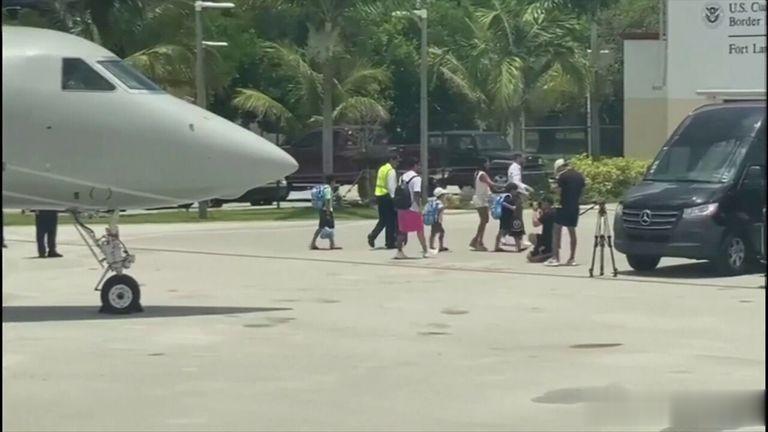 梅西和他的家人最近乘坐私人飞机抵达佛罗里达州，并将在7月16日在迈阿密国际球迷面(1)