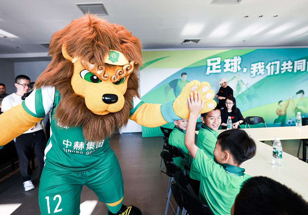兑现两年前的约定 北京国安助力山区校园足球(4)
