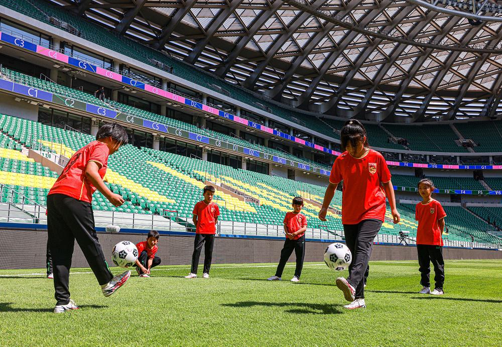 兑现两年前的约定 北京国安助力山区校园足球(6)