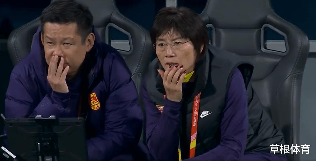这球看得太郁闷，中国队0-1惨遭绝杀，姑娘们无比遗憾，出线难了