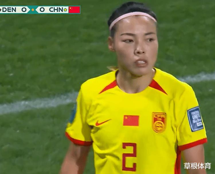这球看得太郁闷，中国队0-1惨遭绝杀，姑娘们无比遗憾，出线难了(3)