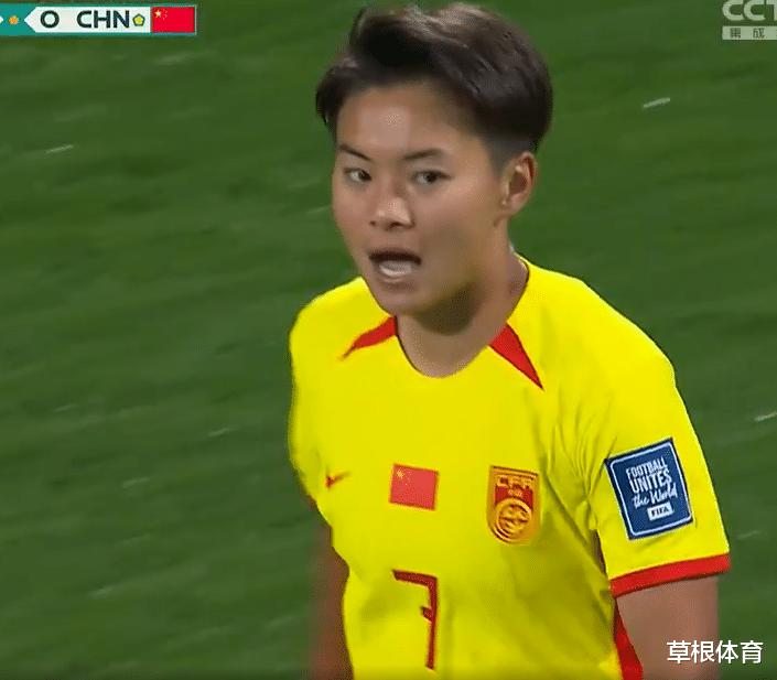 这球看得太郁闷，中国队0-1惨遭绝杀，姑娘们无比遗憾，出线难了(4)