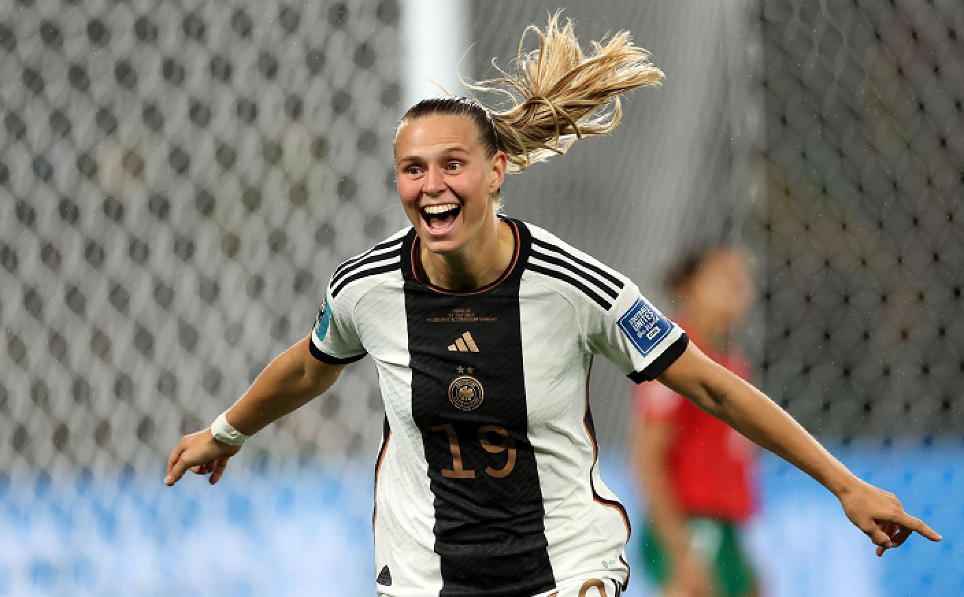 6-0！德国女足迎开门红，创本届最大分差，暴力踢法剑指冠军(3)