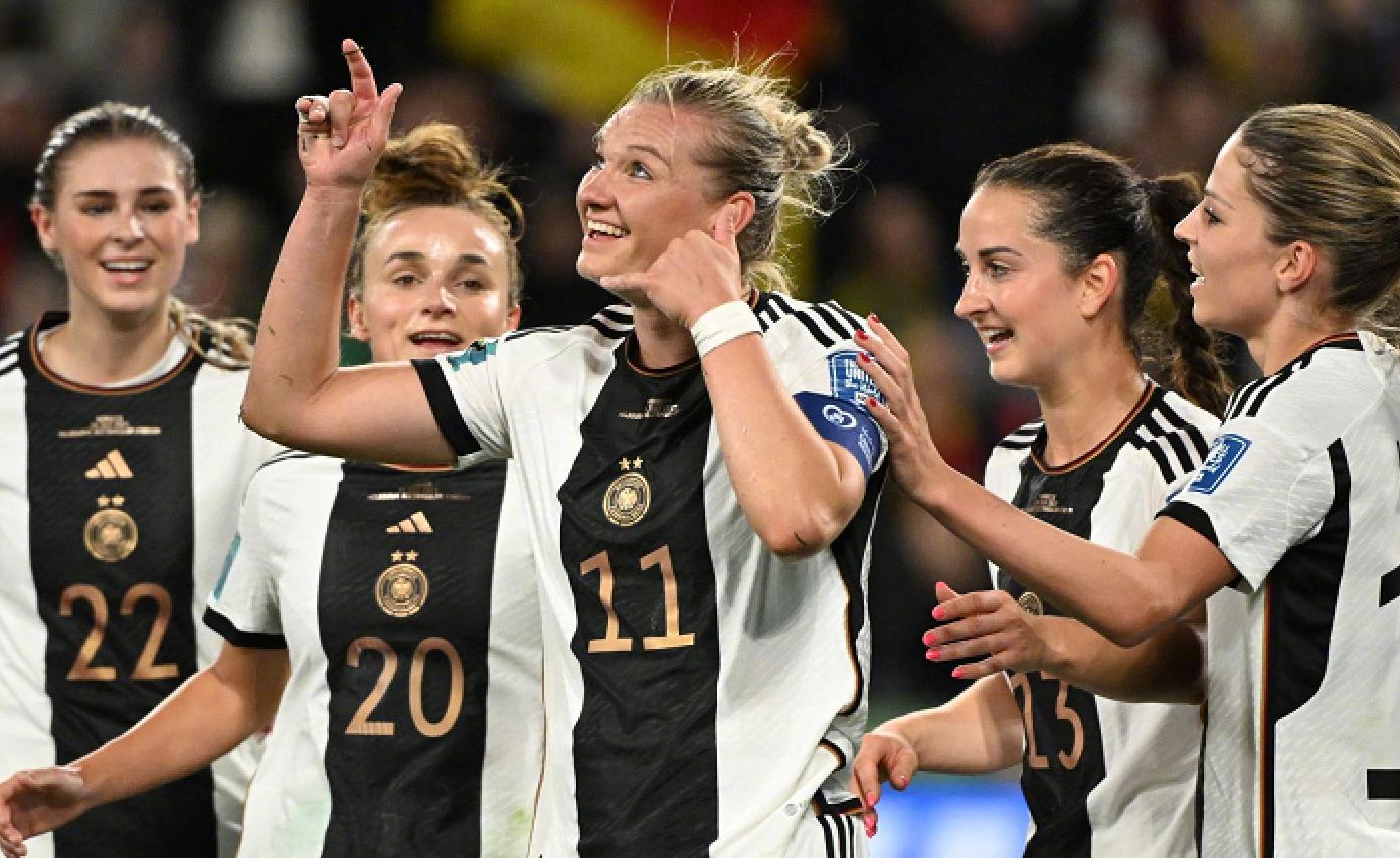 6-0！德国女足迎开门红，创本届最大分差，暴力踢法剑指冠军(4)