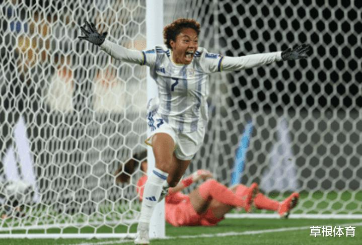 1-0力克东道主，女足世界杯爆冷，不被看好的她们赢了：激动庆祝(2)