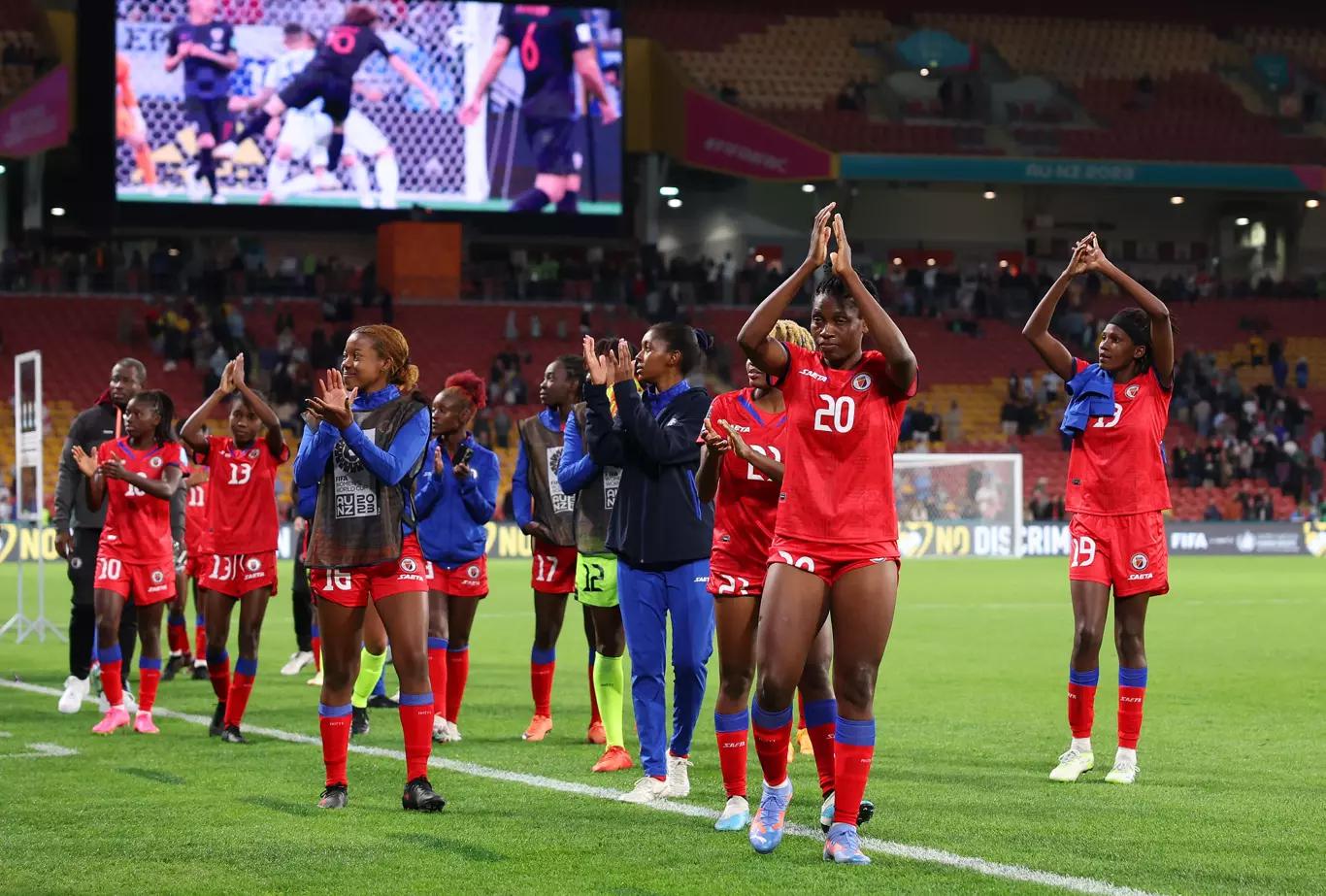 央视风云足球直播中国女足背水一战 对阵海地队 想出线就得拿3分(3)