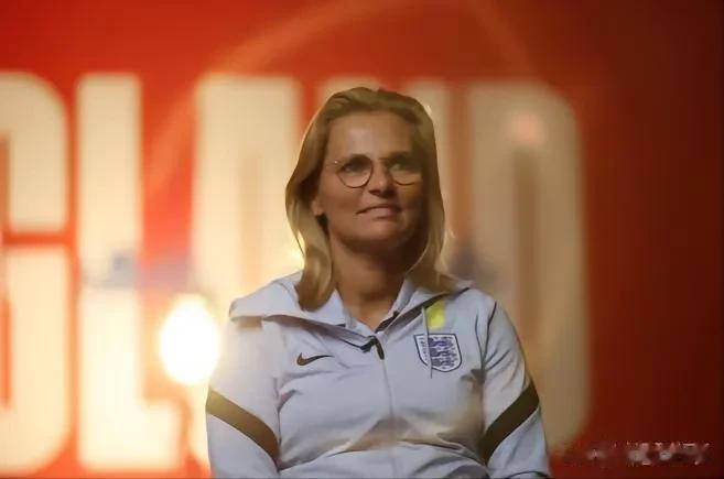 英格兰女足主帅威格曼接受采访，谈到中国女足，句句扎心

“我执教荷兰队的时候，她(1)