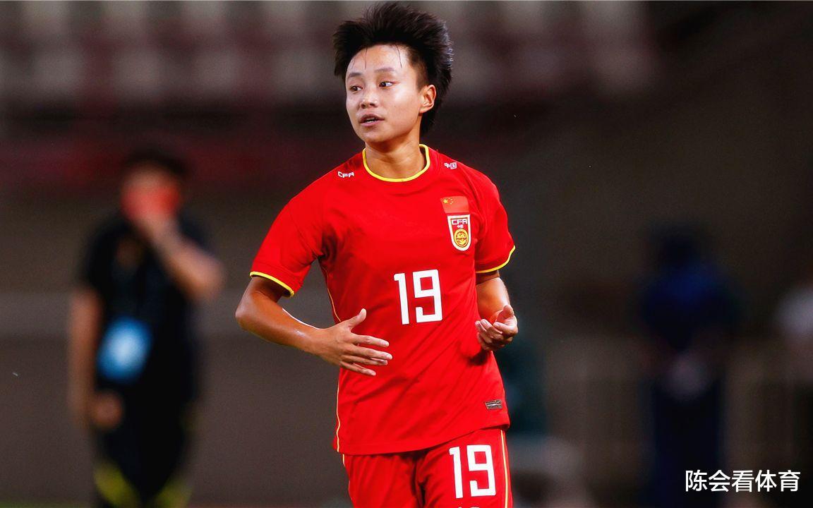 她能踢足球，绝对是个奇迹！“天才”张琳艳的背后辛酸成名史(1)