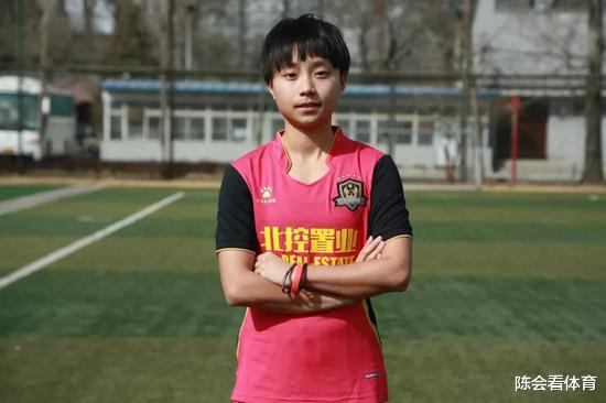 她能踢足球，绝对是个奇迹！“天才”张琳艳的背后辛酸成名史(3)