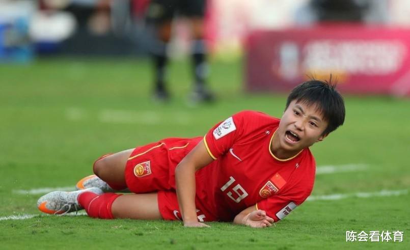 她能踢足球，绝对是个奇迹！“天才”张琳艳的背后辛酸成名史(4)