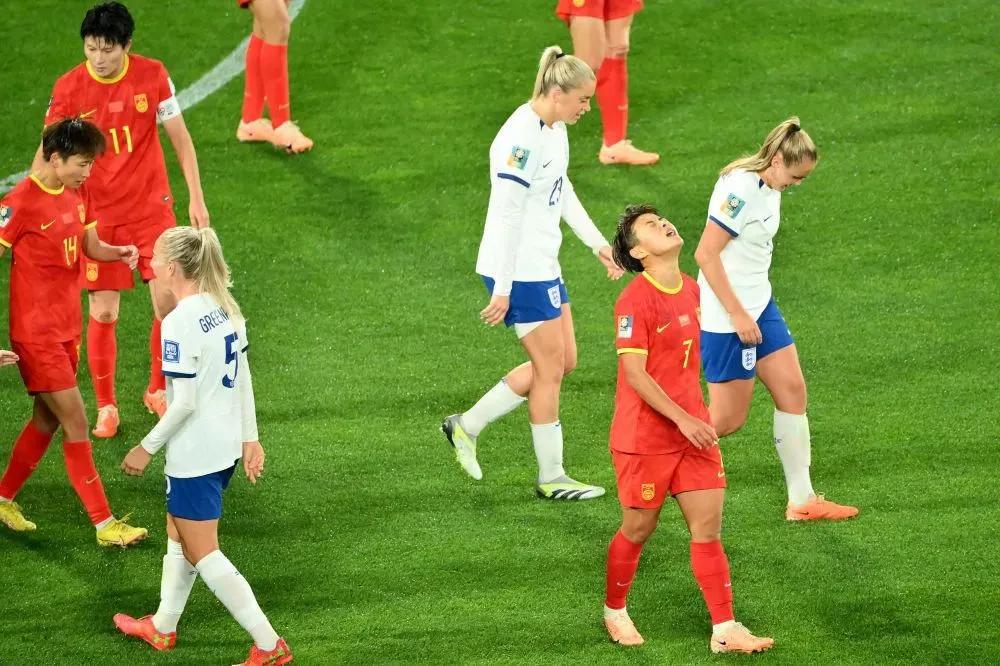 中国女足在本届世界杯的表现是历届最差的！小组未能出线，创造了一个耻辱的纪录，尤其