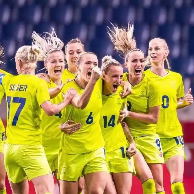 2023年世界杯
女足赛，
明日八强继续鏖战！

首先，
荷兰迎战南非；

荷兰(4)