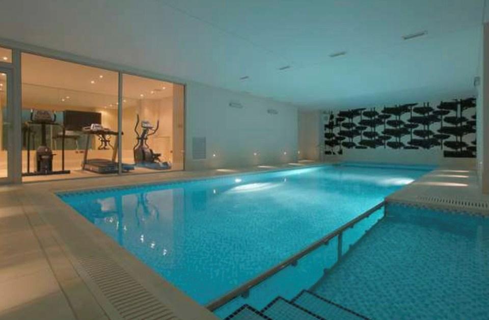 门迪出售的500万镑豪宅：拥有游泳池、电影院和室内球场等设施(2)