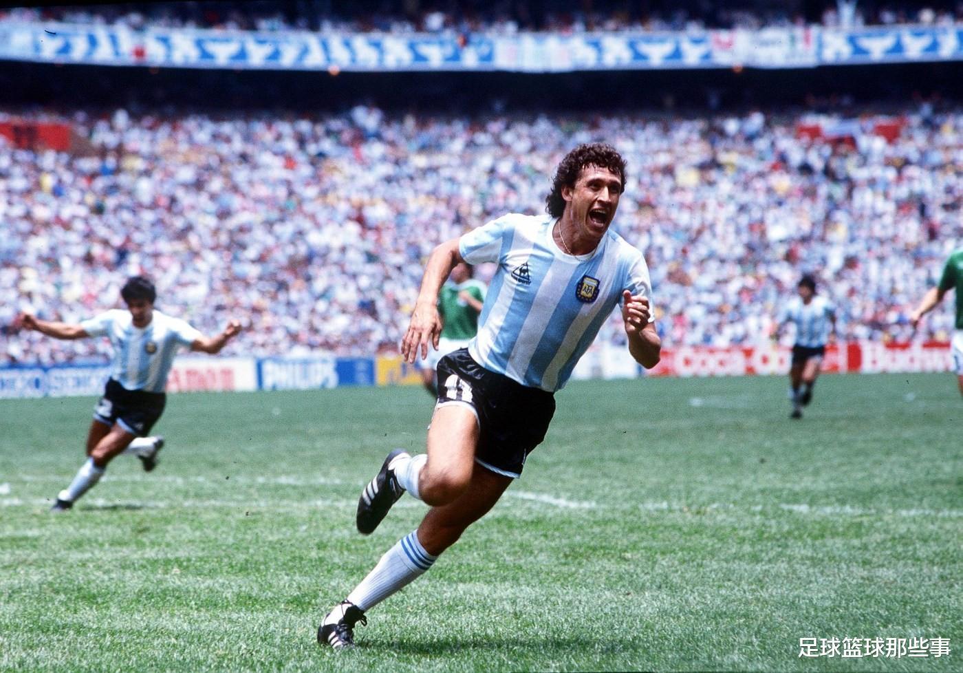 阿根廷队历史上五大前锋，梅西马拉多纳作为球队组织都未能入选。(2)