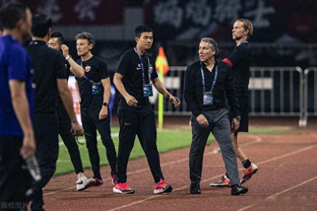哈维尔跑路?河南队球迷愿为上海海港贡献自己的主教练(2)