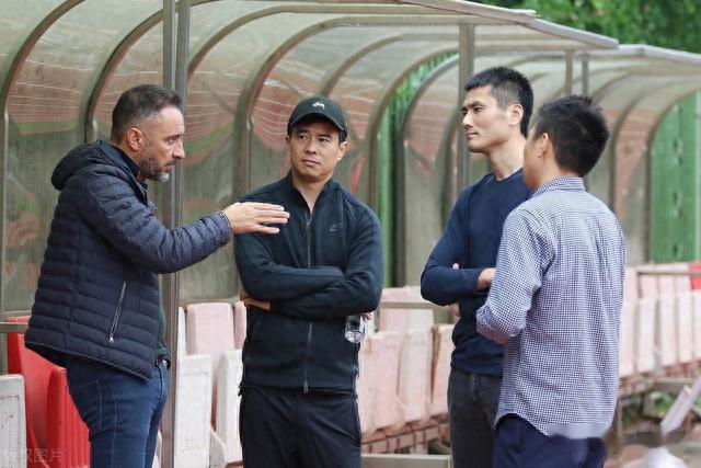 哈维尔跑路?河南队球迷愿为上海海港贡献自己的主教练(3)