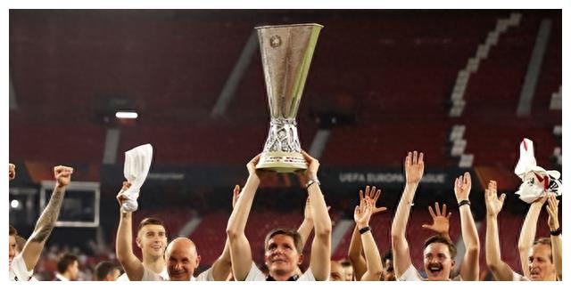 那些年欧联杯的冠军教头，埃梅里成为最大赢家！(3)