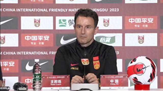 中国男足主教练向球迷道歉，因打平马来西亚：我们不配有胜利，我承担今天嘘声(2)