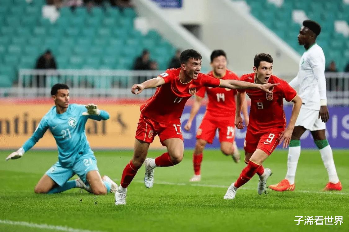 凌晨0点！中国足球传来喜讯: 新疆足协做出难得决定，球迷齐声点赞(3)