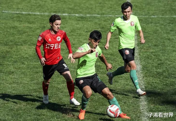 凌晨0点！中国足球传来喜讯: 新疆足协做出难得决定，球迷齐声点赞(4)