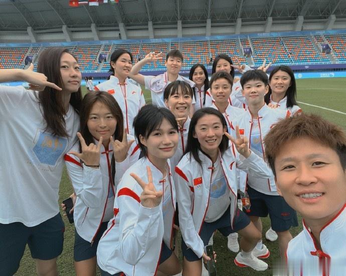 中国女足球员晒照为亚运会预热，明晚首战蒙古女足(2)