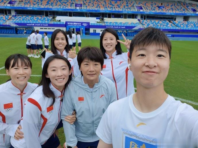 中国女足球员晒照为亚运会预热，明晚首战蒙古女足(3)