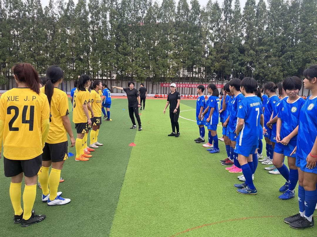 江苏女足成年队足球项目志愿服务活动走进淮安，小球员与偶像们完美互动共建足球梦(6)