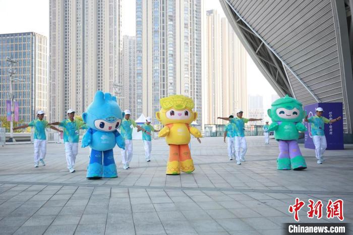 （杭州亚运会）走进亚运田径场“氛围组”：与吉祥物“融为一体”的幕后故事