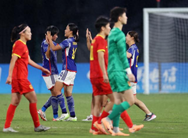 中国女足复刻男足同款丢球，错失绝平憾负日本，对手平均年龄21.5岁(2)