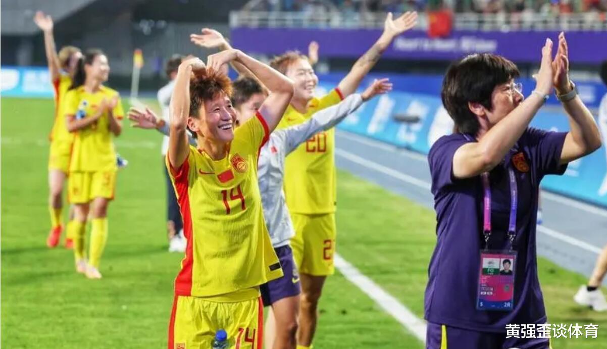 中国女足6：0大胜乌兹别克斯坦女足，中国男足能做到吗？(2)
