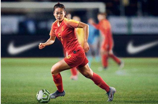 这一消息让球迷们备感兴奋，期待着中国女足的未来。(1)