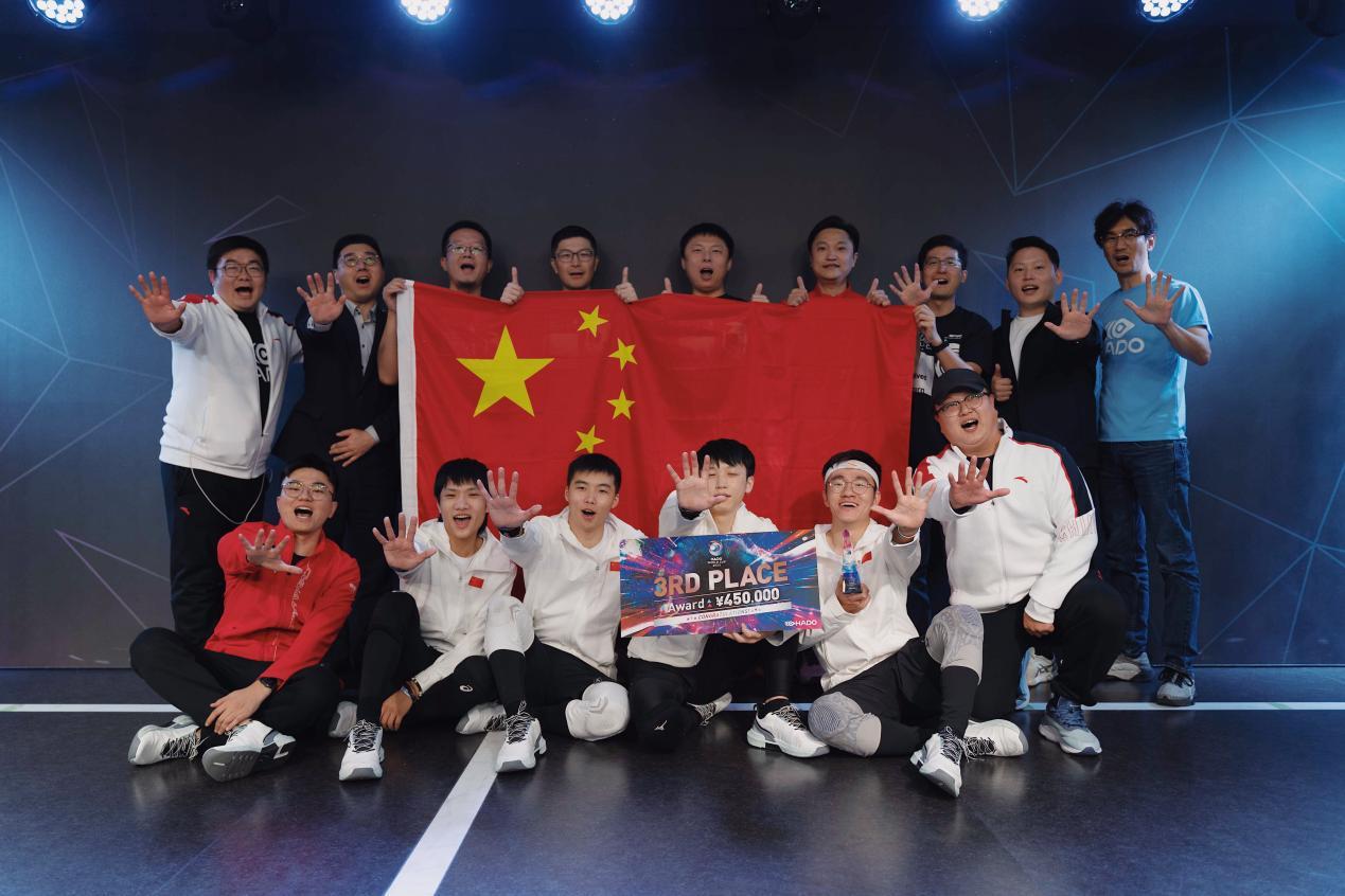 四名深圳少年代表中国首夺HADO世界杯锦标赛奖杯(1)