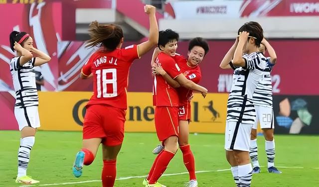 上午9点!北京媒体点评中国女足引爆争议，球迷吐槽：还不如贾秀全(5)