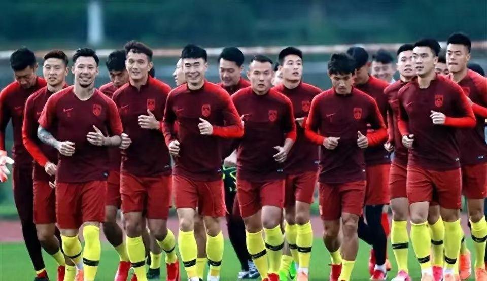 上午11点！中国男足传来喜讯：足协做出英明决策，球迷齐声点赞(5)