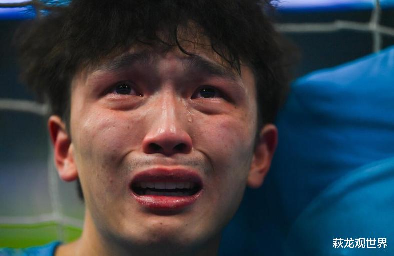武磊也希望大连队尽快回来 曼佐基动情了，众将和球迷哭成了泪人，陈荣无需道歉(6)