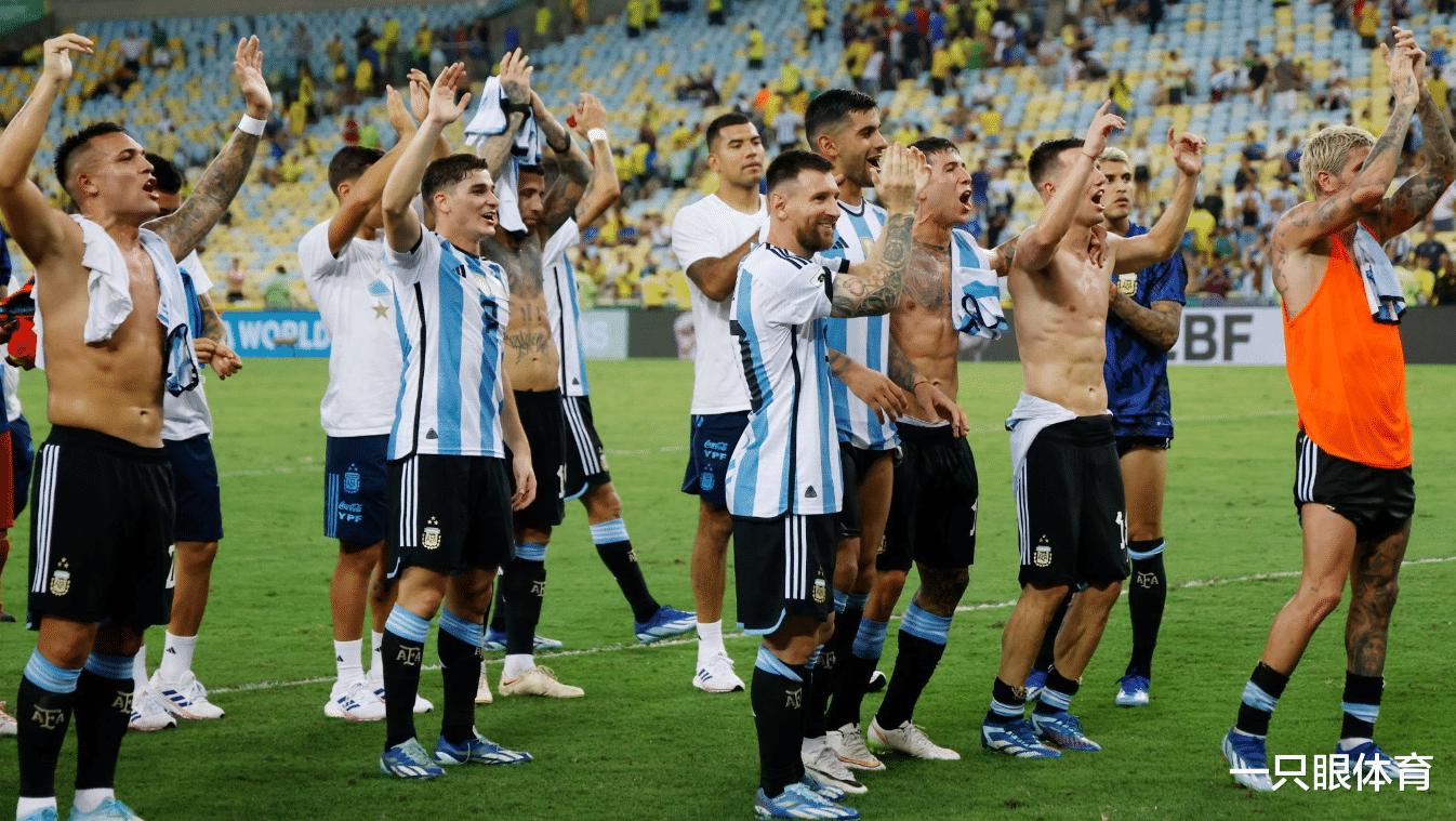 一场0-1让巴西绝望了！梅西赛后率全队庆祝，王者风范，太霸气(5)