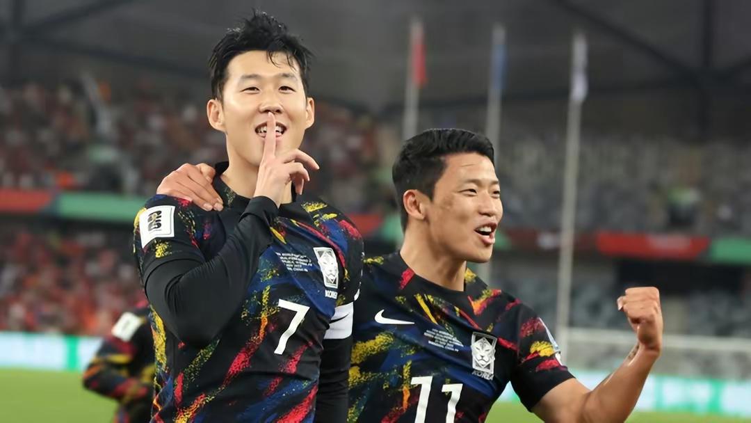 中国男足0: 3输韩国后，小组排名跌落至第三，出线形势岌岌可危(3)