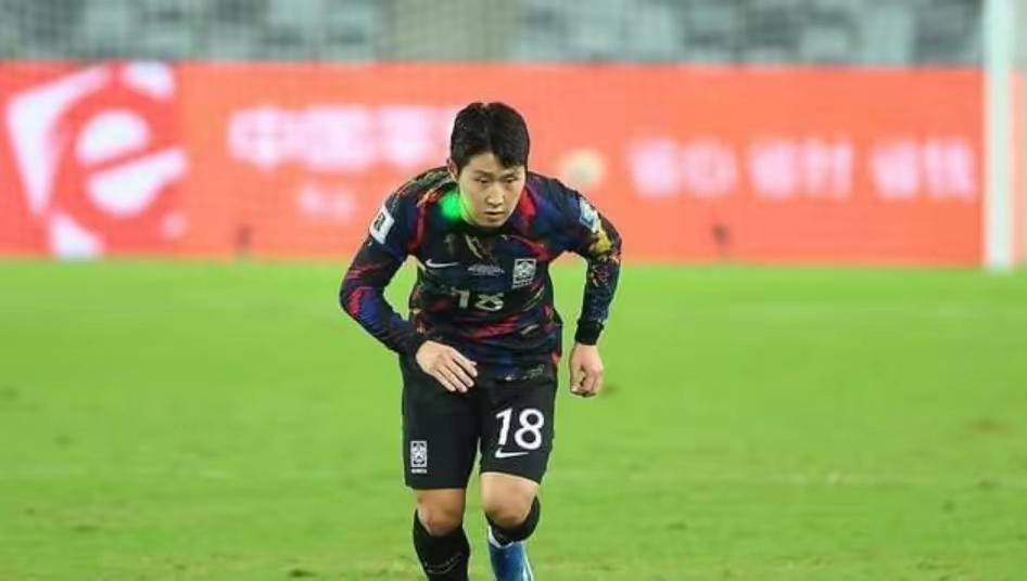 中国男足0: 3输韩国后，小组排名跌落至第三，出线形势岌岌可危(4)