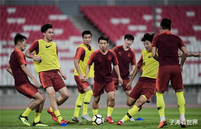 凌晨3点！上海媒体再现争议言论：中国足球遭重创，球迷骂声一片(1)
