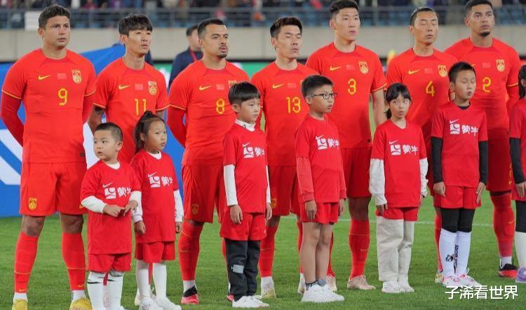 凌晨3点！上海媒体再现争议言论：中国足球遭重创，球迷骂声一片(2)