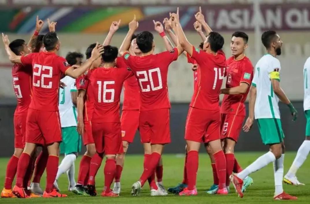 国足迎来亚洲杯机遇与挑战——全力以赴，迎战劲敌卡塔尔！(8)