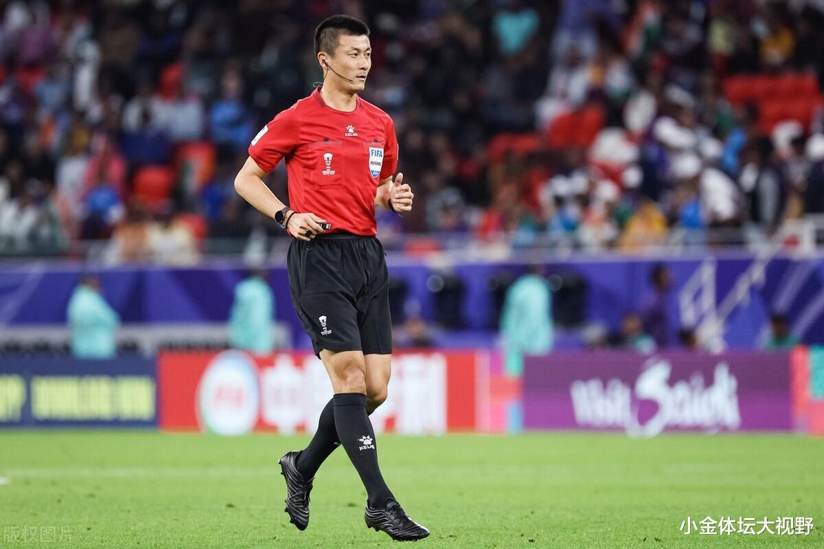 亚洲杯中国闪耀！马宁、傅明帮国足争口气，0出牌球迷打高分(3)
