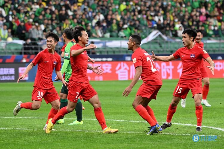 足球报：叶楚贵受伤对梅州客家影响很大，球队输在阵容实力上