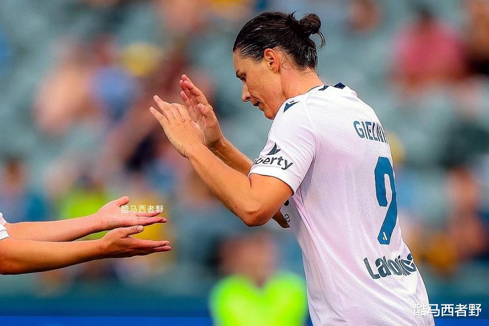 这个澳大利亚女足球员的故事，值得我们留洋女足球员思考(4)