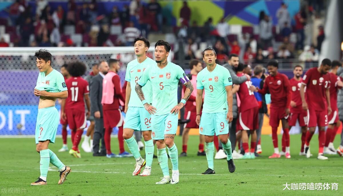 中国男足球员被新加坡归化，进国家队征战世预赛，率队险击败国足(3)